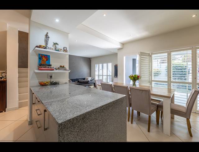4 BEDROOM TOWNHOUSE FOR SALE IN RIVONIA